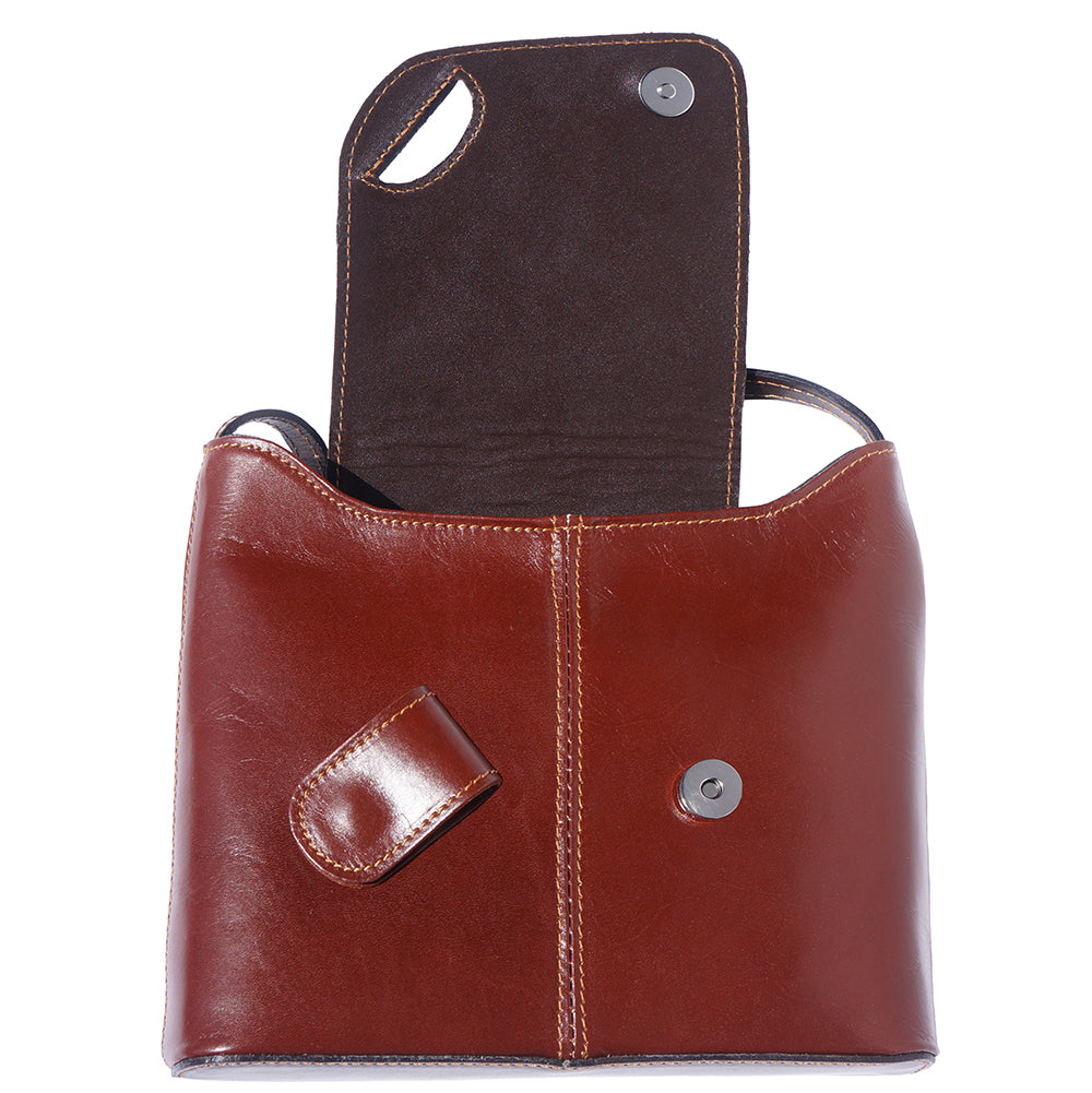 Leather shoulder bags, made by the skilled hands of our artisans