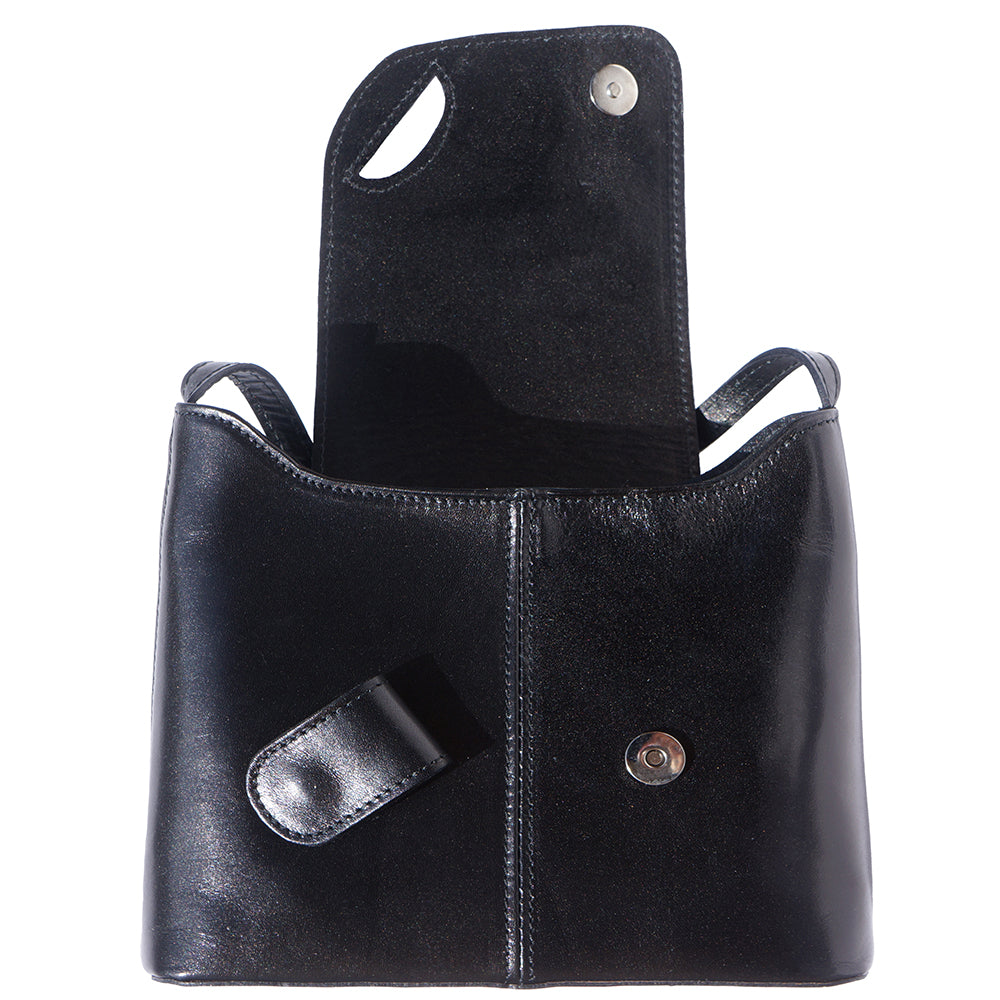 Leather shoulder bags, made by the skilled hands of our artisans