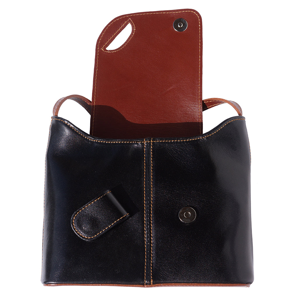 Leather shoulder bags, made by the skilled hands of our artisans