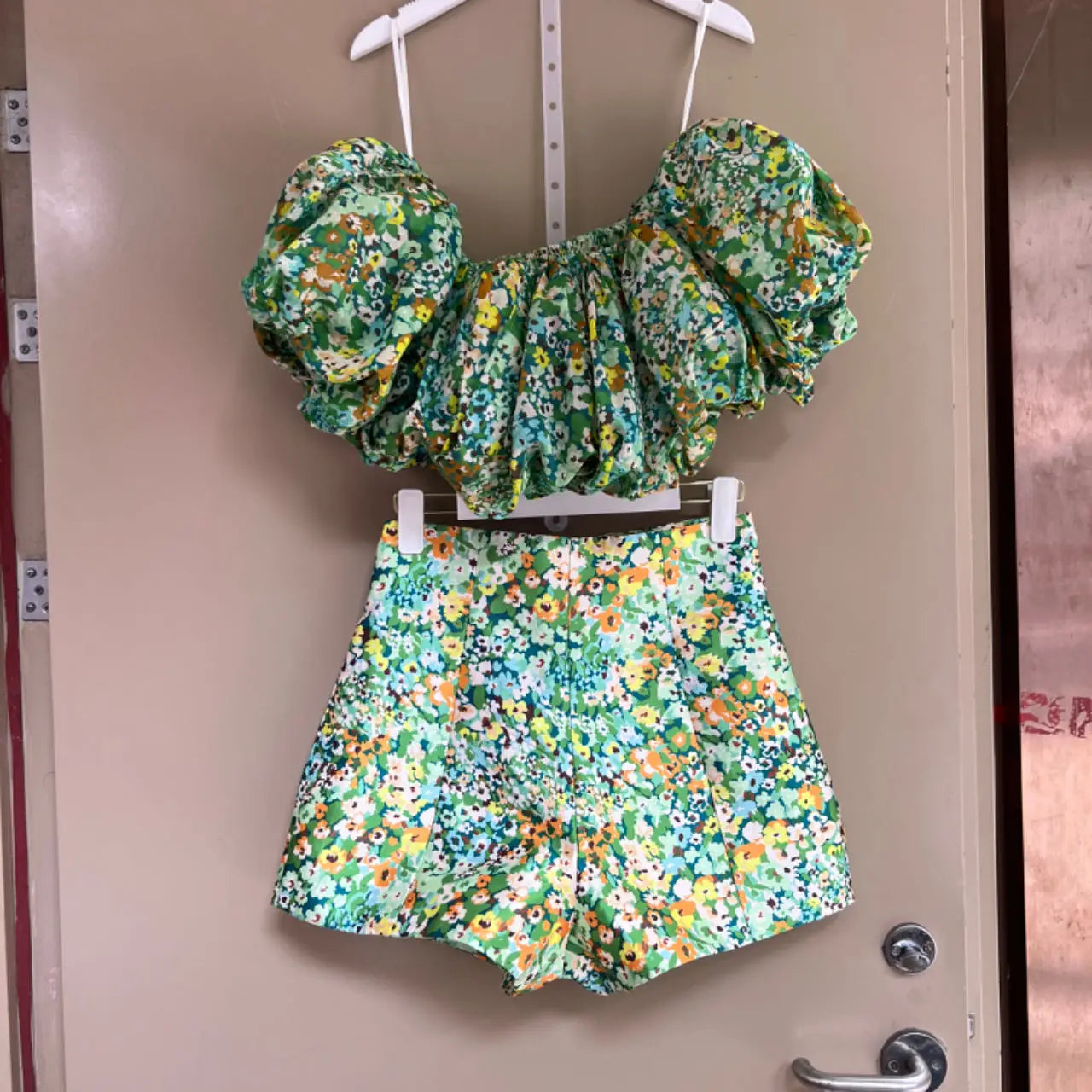 Off shoulder blouse, tube top+high-waist shorts suit set of 2 Green pedidos especiales shorts